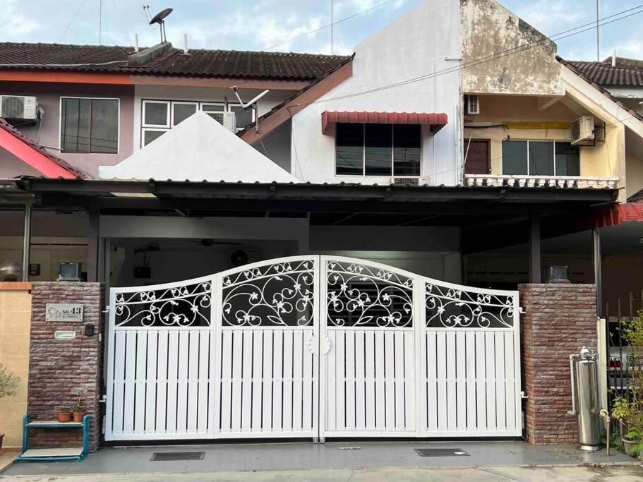 M Guest House2 Muar Exterior foto